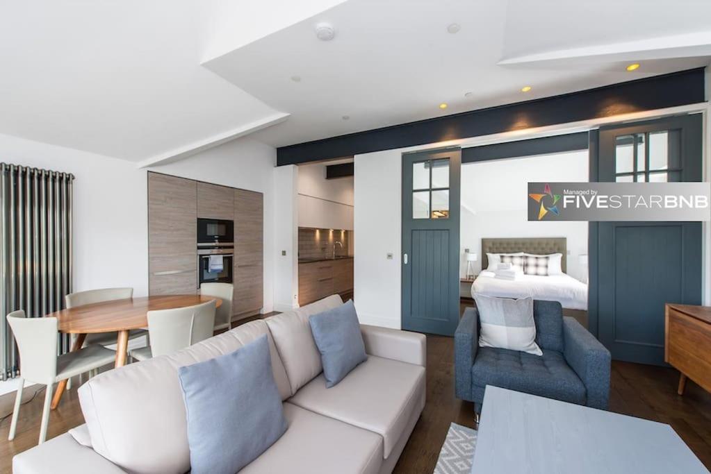 Cool Urban Apartment With Stunning Castle Views Edimburgo Exterior foto