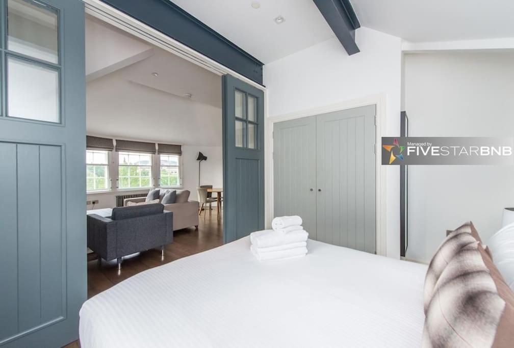 Cool Urban Apartment With Stunning Castle Views Edimburgo Exterior foto