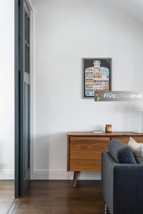 Cool Urban Apartment With Stunning Castle Views Edimburgo Exterior foto