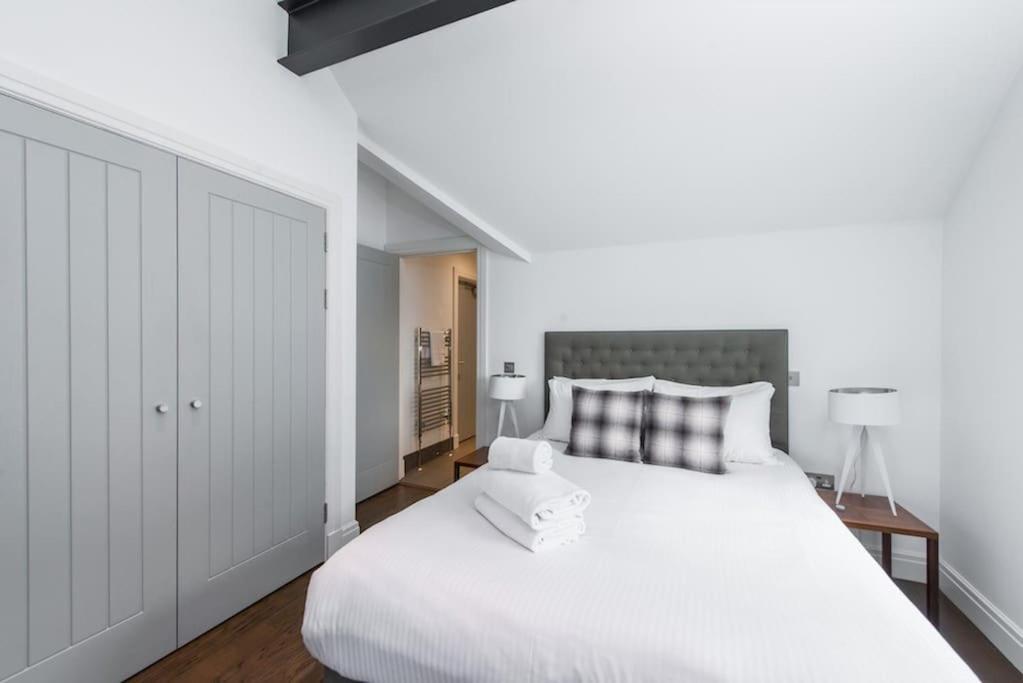 Cool Urban Apartment With Stunning Castle Views Edimburgo Exterior foto