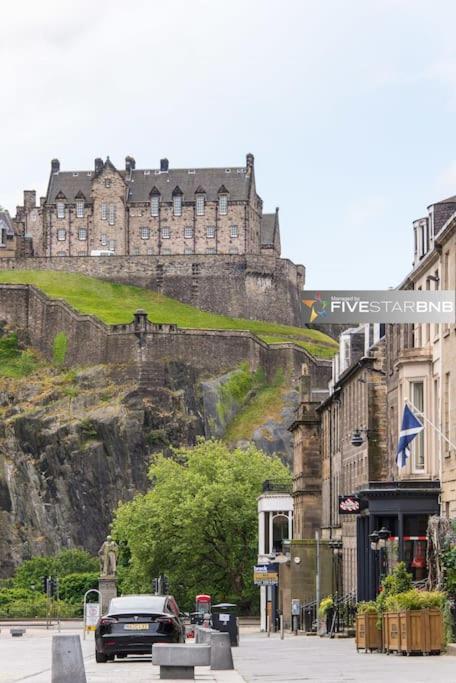 Cool Urban Apartment With Stunning Castle Views Edimburgo Exterior foto