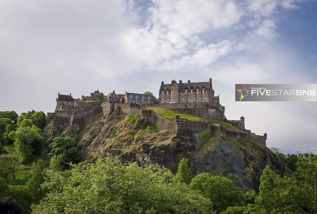 Cool Urban Apartment With Stunning Castle Views Edimburgo Exterior foto