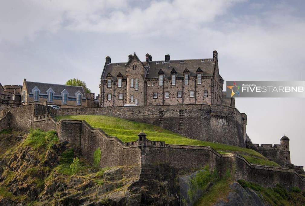 Cool Urban Apartment With Stunning Castle Views Edimburgo Exterior foto