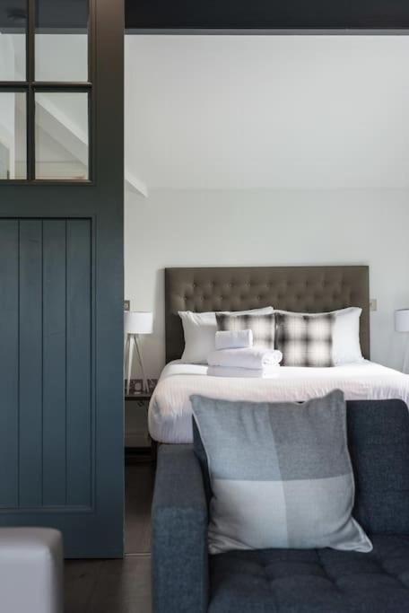 Cool Urban Apartment With Stunning Castle Views Edimburgo Exterior foto