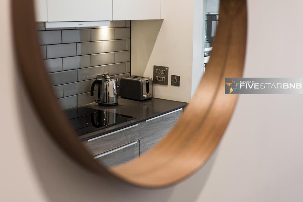 Cool Urban Apartment With Stunning Castle Views Edimburgo Exterior foto